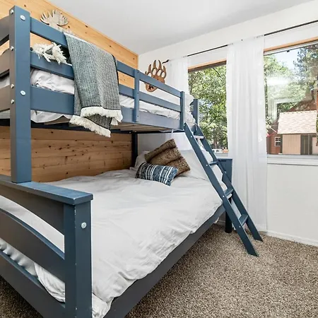 Villa The Twisted Twig - Great Amenities! Patio Deck For Nights Under The Stars & Trees, And Hot Tub!